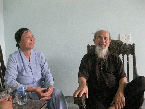 Bà Trần Thị Thơm cùng chồng là Hoàng Ngọc Bích (SN 1948) kể về mối duyên đến với nhau.