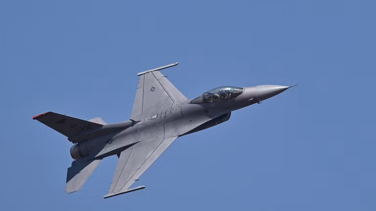 Một máy bay chiến đấu F-16 của Không quân Mỹ.