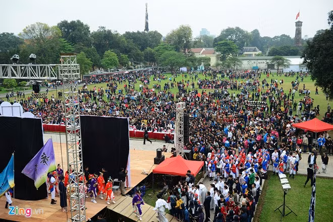 Võ sĩ sumo đấu vật giữa Hoàng thành Thăng Long