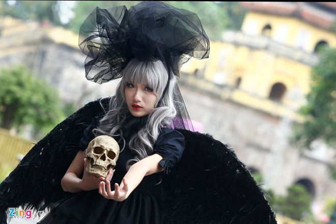 Trang phục cosplay thể hiện các nhân vật trong truyện tranh sách, tiểu thuyết đồ họa, video games, phim giả tưởng cũng xuất hiện tại đây. Ảnh: Chí Toàn. Võ sĩ sumo đấu vật giữa Hoàng thành Thăng Long