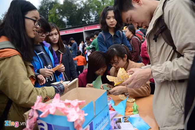 Võ sĩ sumo đấu vật giữa Hoàng thành Thăng Long