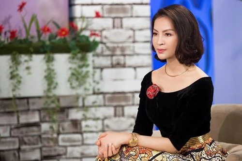 Thanh Mai trẻ trung ngỡ ngàng "tái xuất" làm MC