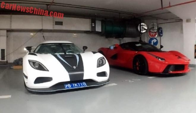 Bên cạnh LaFerrari là Koenigsegg Agera R màu trắng đen. Siêu xe được trang bị động cơ V8, dung tích 5.0L, sản sinh công suất tối đa 1.140 mã lực và mô-men xoắn cực đại 1.200 Nm. Mức giá cho model này tại Trung Quốc vào khoảng 26 triệu tệ, tương đương 4,18 triệu USD. Garage với loạt siêu xe khủng ở Thượng Hải