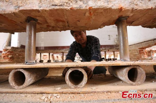 "Thần đèn" Trung Quốc dịch chuyển tòa nhà 1.700 m2