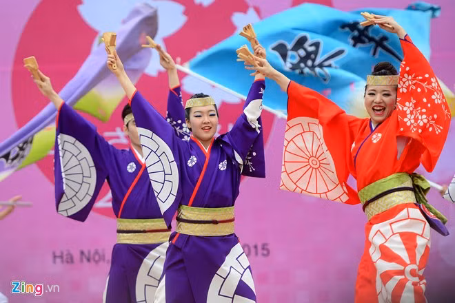 Võ sĩ sumo đấu vật giữa Hoàng thành Thăng Long