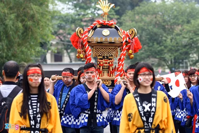 Võ sĩ sumo đấu vật giữa Hoàng thành Thăng Long