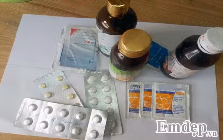 Sai lam tai hai khi cho tre uong thuoc co the 