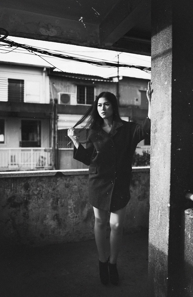 Tuy không phải là bộ phim quá xuất sắc, được đánh giá cao từ giới chuyên môn nhưng Hiệp sĩ mù cũng nhận giải Bộ phim được khán giả yêu thích nhất, vượt qua Hương Ga, tại Liên hoan phim quốc tế Hà Nội vừa qua. Học trò cưng của Đàm Vĩnh Hưng lột xác với ảnh đen trắng