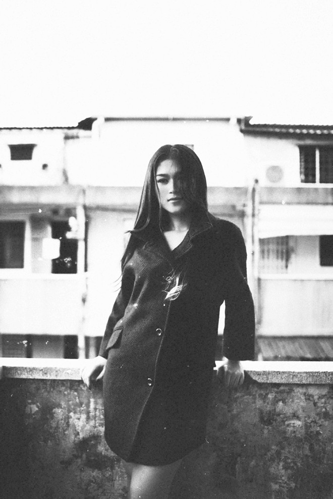 Sinh ra trong một gia đình bề thế, Ngọc Thanh Tâm không gặp khó khăn về vấn đề tài chính, nhưng cô cho biết, muốn tự đi lên bằng năng lực của bản thân. Trong phim Hiệp sĩ mù, cô được Đàm Vĩnh Hưng ưu ái, tin tưởng khi đảm nhận vai chính của phim. Học trò cưng của Đàm Vĩnh Hưng lột xác với ảnh đen trắng