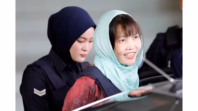 Đoàn Thị Hương (phải) có thể được tự do vào đầu tháng 5