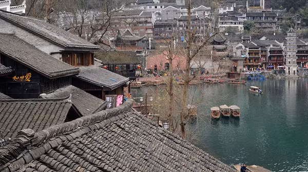 Cảnh đẹp mê mẩn của Phượng Hoàng cổ trấn sẽ khiến bạn ước ao một lần được đến - Ảnh 1.