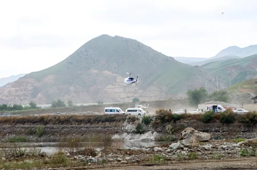 Một chiếc trực thăng chở Tổng thống Iran Ebrahim Raisi cất cánh gần biên giới Iran-Azerbaijan ngày 19/5. Sau đó nó đã gặp tai nạn.