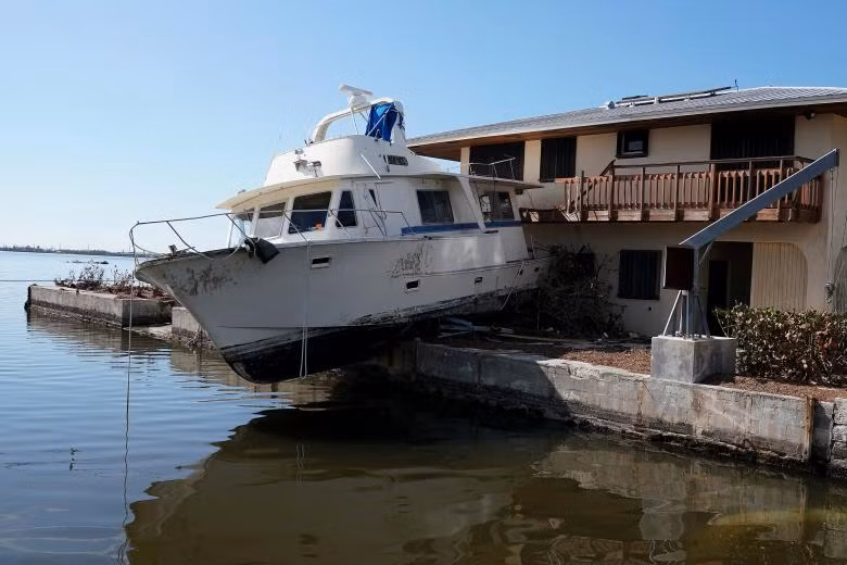 Hình ảnh một con thuyền sau siêu bão Irma ở Flordia, Mỹ