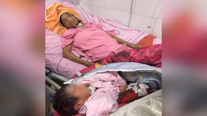 Cô Shafiya và con gái mới sinh.