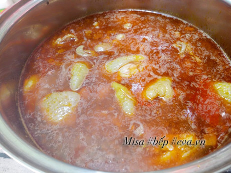 Cách nấu mì Quảng gà đậm đà ngon miệng cho bữa sáng - Ảnh 6 Cach nau mi Quang ga dam da ngon mieng cho bua sang - Anh 6