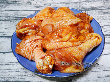 Cách nấu mì Quảng gà đậm đà ngon miệng cho bữa sáng - Ảnh 2 Cach nau mi Quang ga dam da ngon mieng cho bua sang - Anh 2