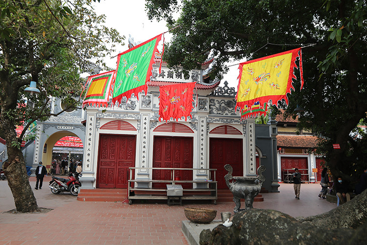 Mỗi lần đóng cửa kéo dài từ 1-2 tiếng để vãn bớt người, đảm bảo công tác phòng chống dịch COVID-19.