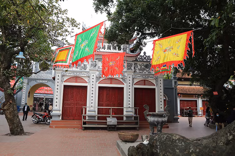 Mỗi lần đóng cửa kéo dài từ 1-2 tiếng để vãn bớt người, đảm bảo công tác phòng chống dịch COVID-19.