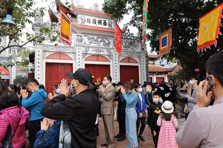 Để đảm bảo an toàn trong công tác phòng chống dịch COVID-19, Ban quản lý di tích phường Quảng An đã tiến hành tạm đóng cửa Phủ Tây Hồ.