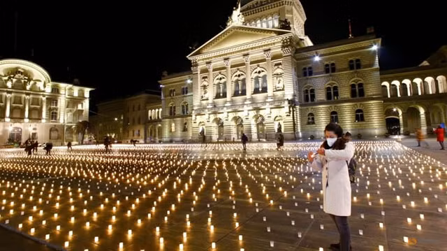 Thụy Sĩ thắp nến tưởng niệm nạn nhân Covid-19.