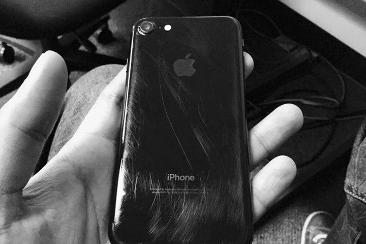 iPhone 7 Jet Black xước thê thảm