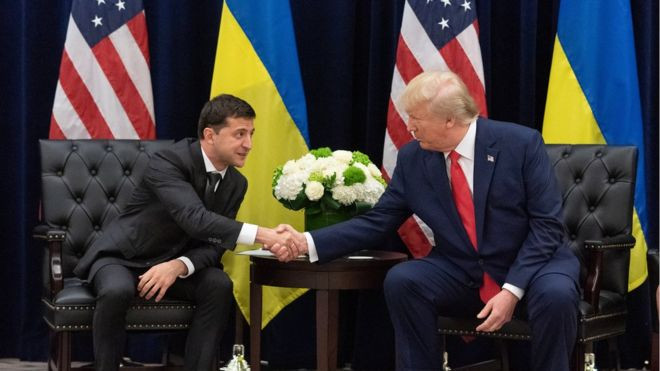 TT Trump và TT Zelensky (trái)