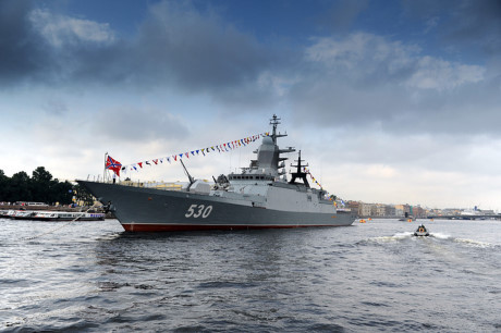 Ngắm lô tàu chiến Ngam lo tau chien