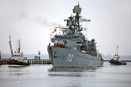 Ngắm lô tàu chiến Ngam lo tau chien