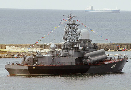 Ngắm lô tàu chiến Ngam lo tau chien