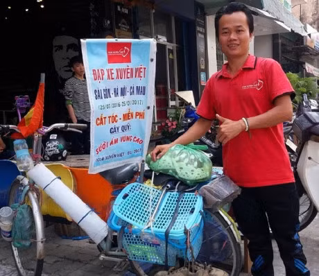 Chuyen ke tren duong tu chang trai dap xe 4.000km cat toc, lam tu thien - Anh 5