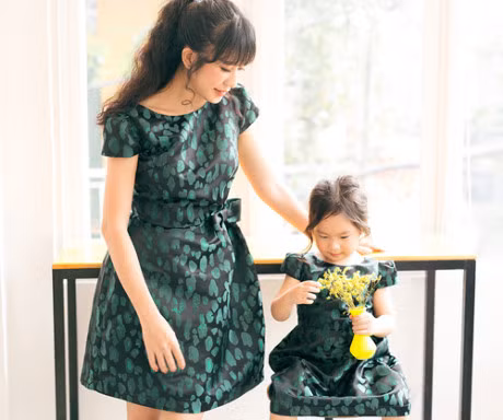 Con gai Ly Hai tinh nghich, tao dang dang yeu ben me Minh Ha - Anh 4