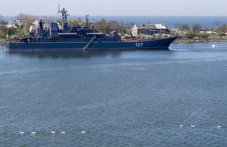 Ngắm lô tàu chiến Ngam lo tau chien