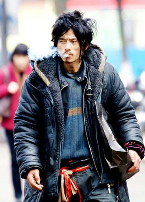 Vẻ đẹp lãng tử hút hồn của chàng ăn mày Quốc Vinh.