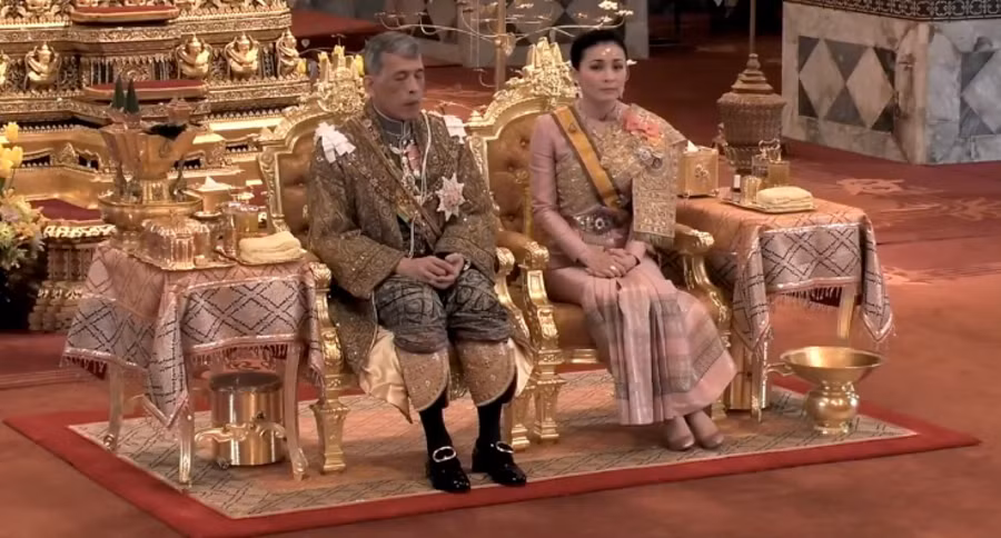 Nhà vua và hoàng hậu mới của Thái Lan.
