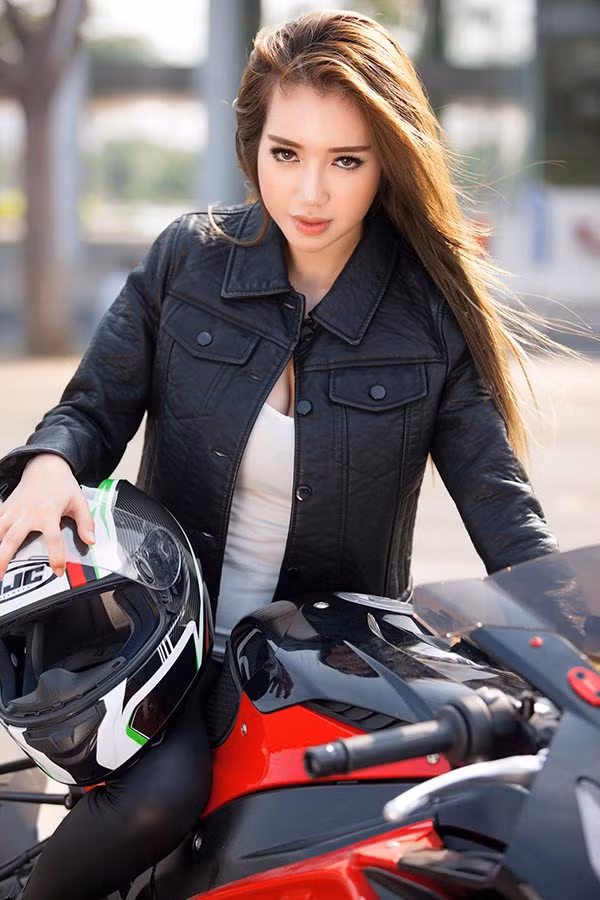 Elly Trần nổi loạn với phong cách cực ngầu ảnh 1