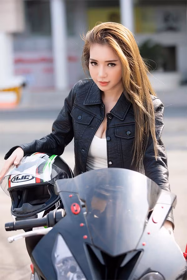 Elly Trần nổi loạn với phong cách cực ngầu ảnh 6