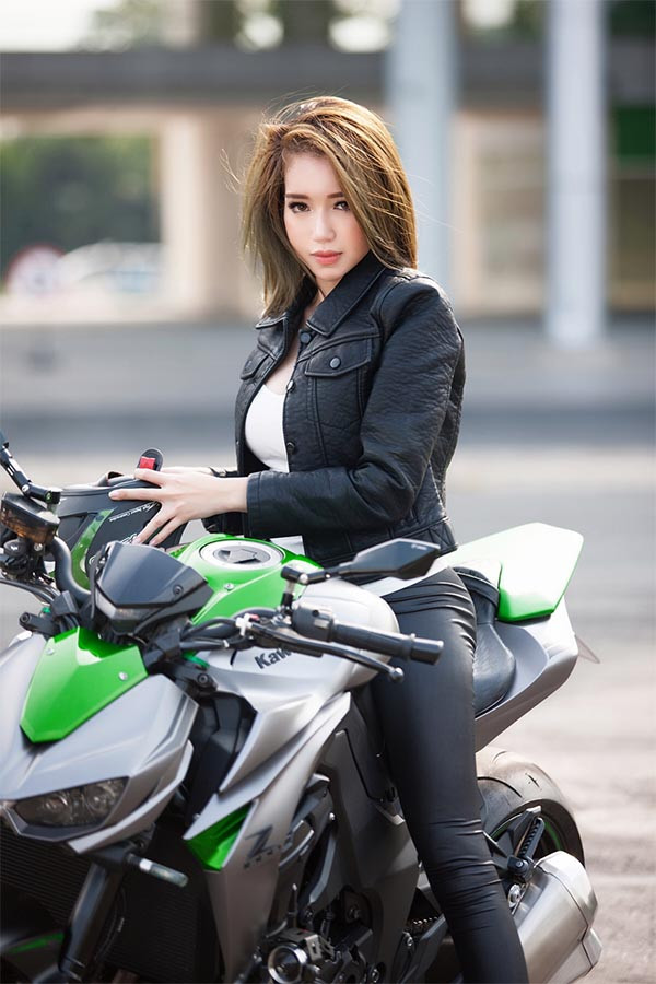 Elly Trần nổi loạn với phong cách cực ngầu ảnh 4 Elly Trần nổi loạn với phong cách cực ngầu ảnh 4