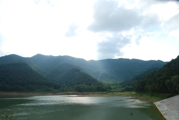 Núi Hàm Lợn Mô tả ảnh.