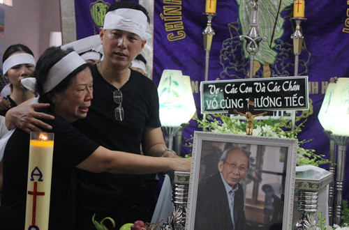 Dàn nghệ sĩ xúc động trong đám tang nhạc sĩ Nguyễn Ánh 9 - Ảnh 1