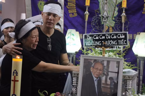 Dàn nghệ sĩ xúc động trong đám tang nhạc sĩ Nguyễn Ánh 9 - Ảnh 1