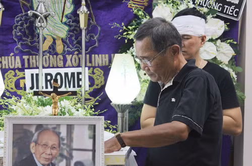 Dàn nghệ sĩ xúc động trong đám tang nhạc sĩ Nguyễn Ánh 9 - Ảnh 6