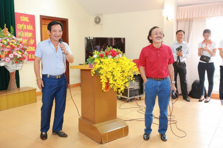 Á hậu Huyền My hồn nhiên khi đi từ thiện cùng Quang Tèo, Giang Còi - Ảnh 3 A hau Huyen My hon nhien khi di tu thien cung Quang Teo, Giang Coi - Anh 3