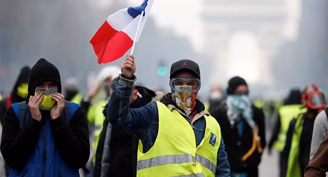 Người biểu tình "áo véc vàng" tại Paris
