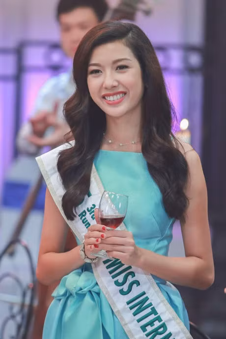 5 my nhan co ly lich sach se nhat o showbiz Viet - Anh 3