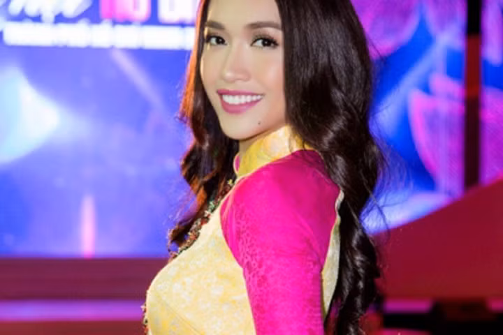 Á hậu Lệ Hằng gây thương nhớ với áo dài truyền thống