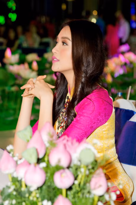 A hau Le Hang gay thuong nho voi ao dai truyen thong - Anh 5