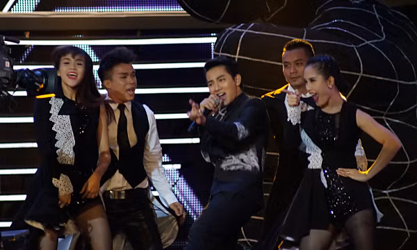 Hồ Ngọc Hà nhảy cực sung với nước ảnh 6