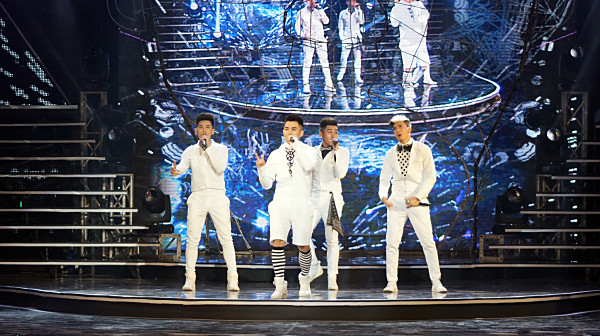 Hồ Ngọc Hà nhảy cực sung với nước ảnh 9