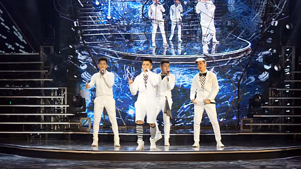 Hồ Ngọc Hà nhảy cực sung với nước ảnh 9