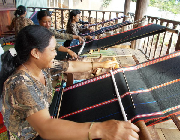 Lớp dệt thổ cẩm.